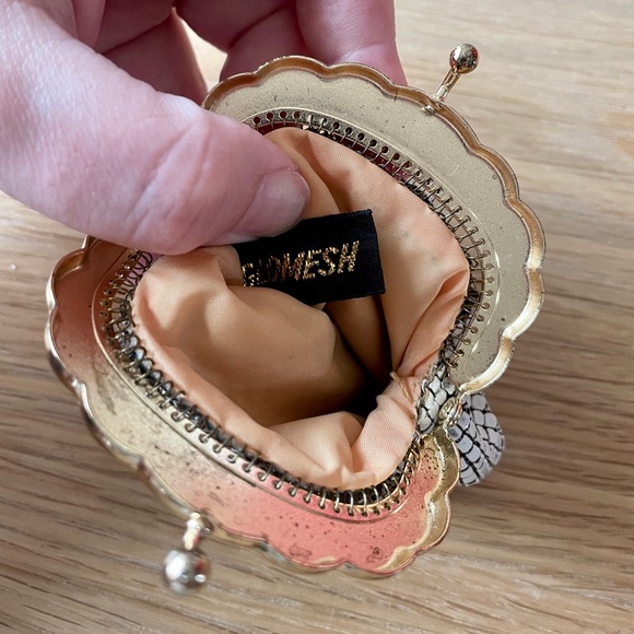 Glomesh White Coin Purse - Picture 3 of 3